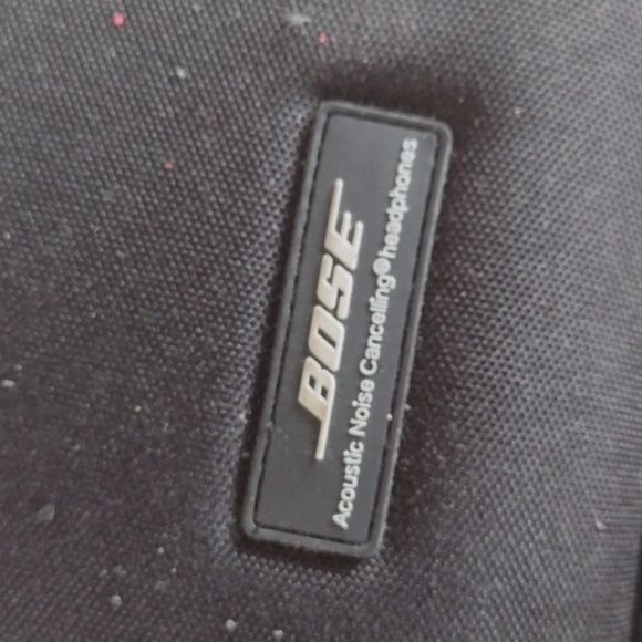 Bose Black and Silver Over-Ear Headphones NEW - Picture 5 of 5